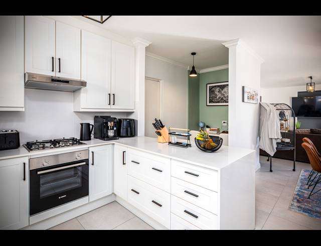 2 BEDROOM FREEHOLD SOLD IN SUNNINGDALE
